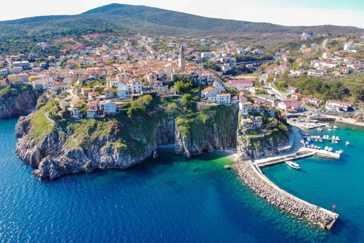 Luxury Verbenico Hills: Seaside Retreat With Pool And Wine Vrbnik