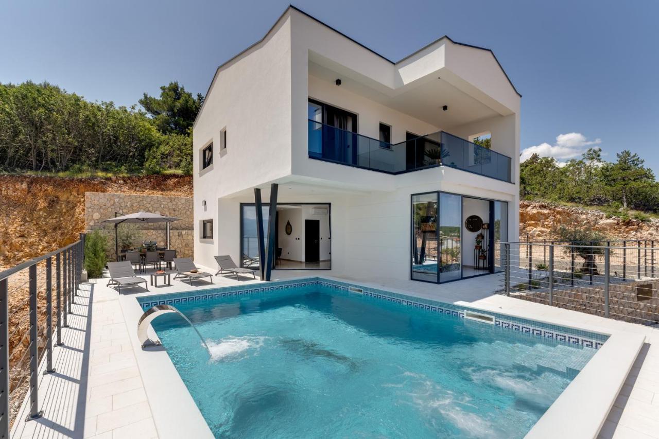 Villa Luxury Verbenico Hills: Seaside Retreat With Pool And Wine Vrbnik