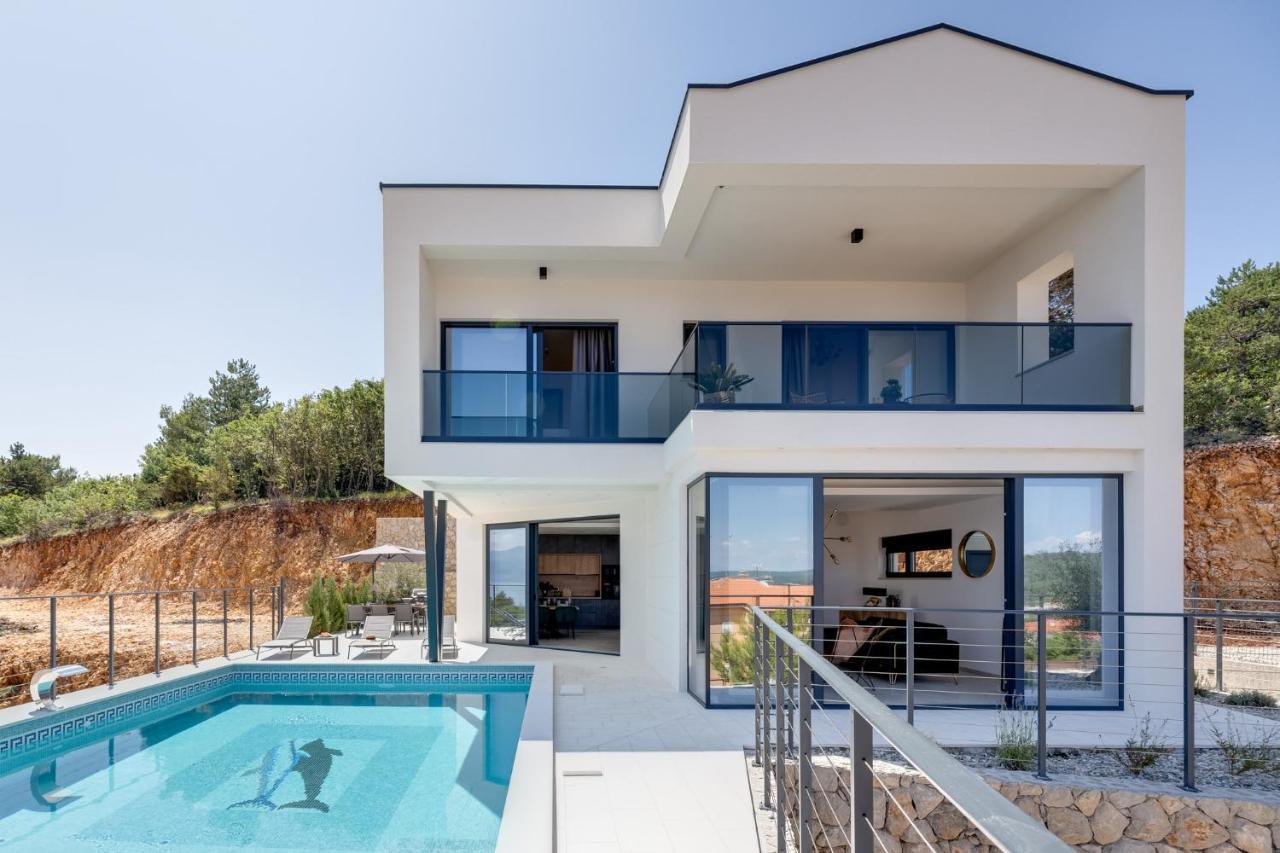 Luxury Verbenico Hills: Seaside Retreat With Pool And Wine Villa Vrbnik