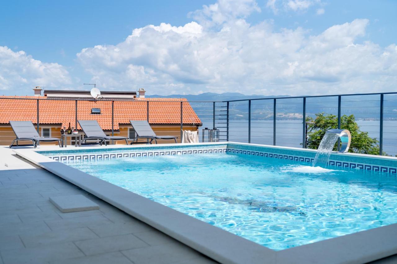 Luxury Verbenico Hills: Seaside Retreat With Pool And Wine Villa