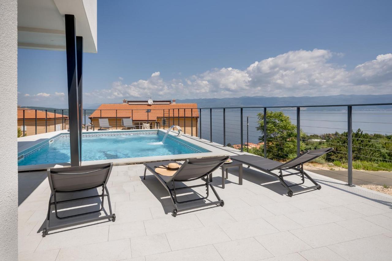 Luxury Verbenico Hills: Seaside Retreat With Pool And Wine