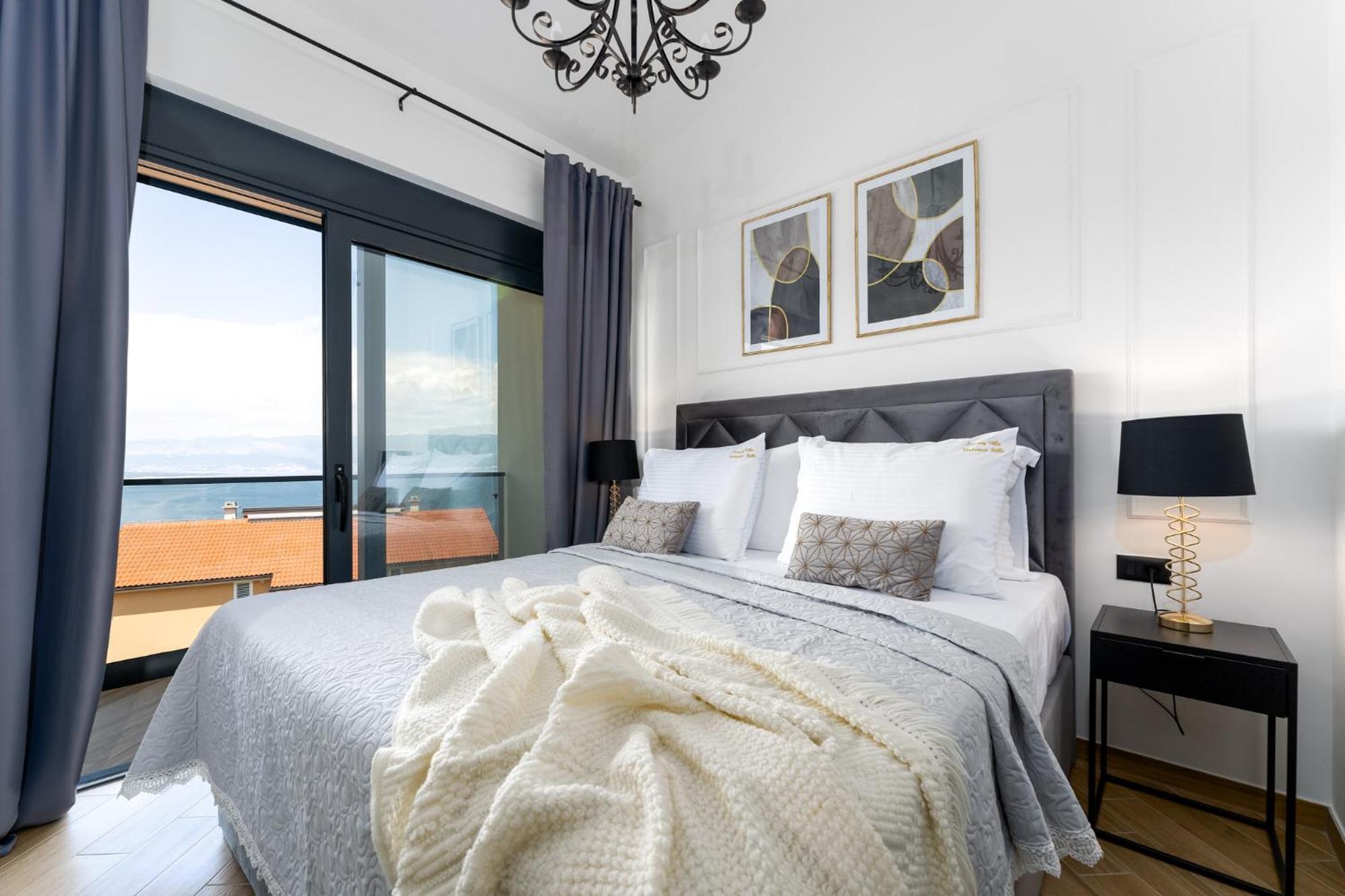 Villa Luxury Verbenico Hills: Seaside Retreat With Pool And Wine
