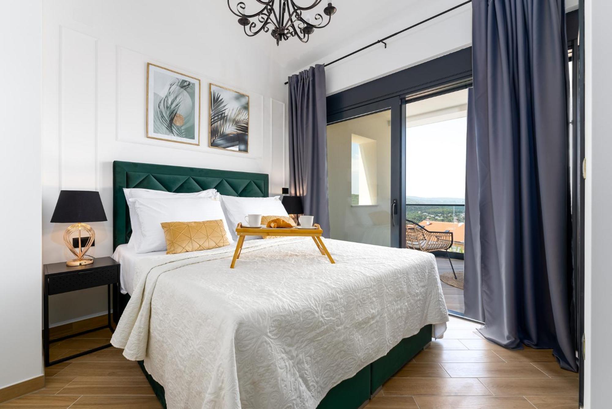 Luxury Verbenico Hills: Seaside Retreat With Pool And Wine *