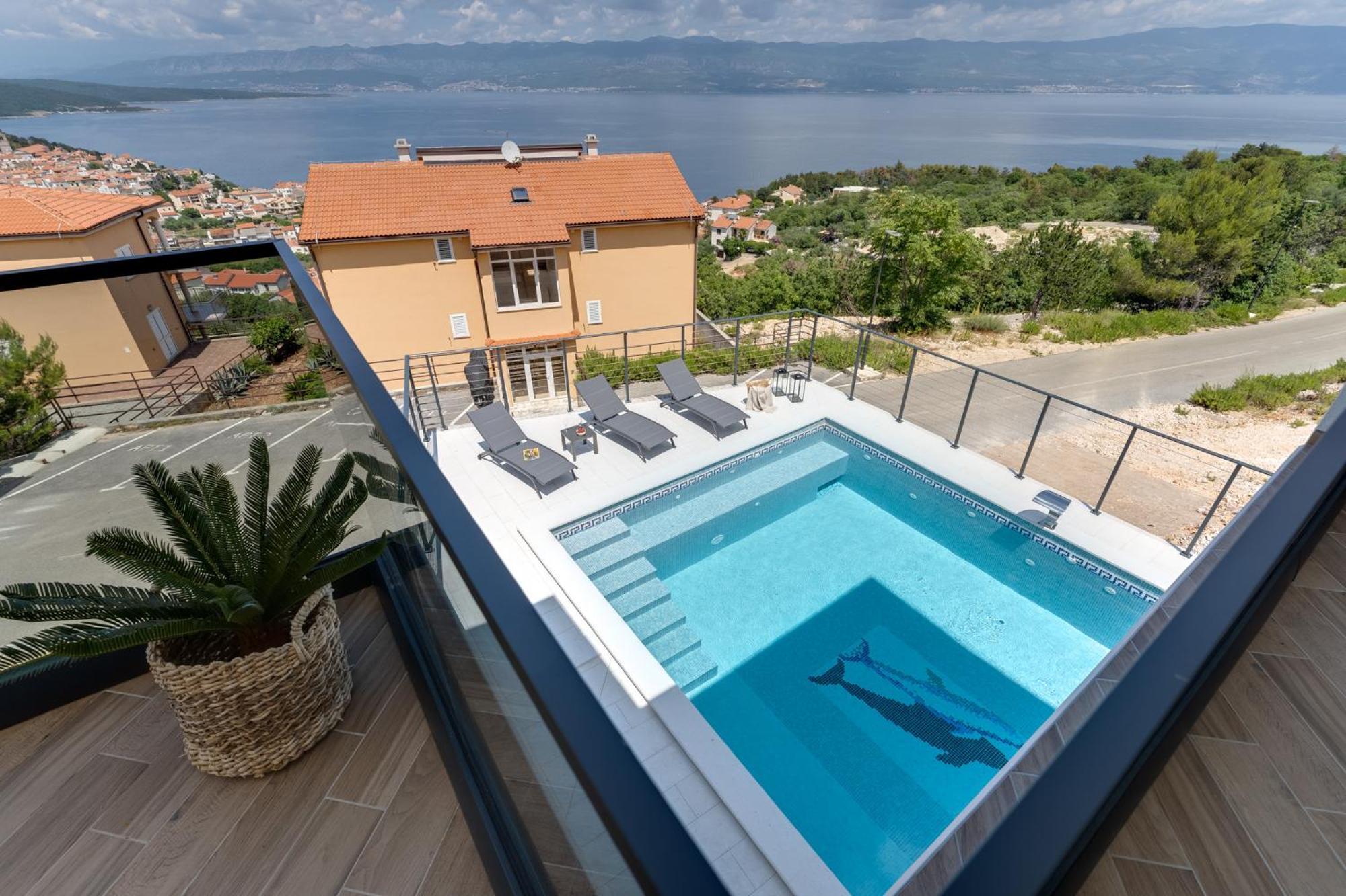 Luxury Verbenico Hills: Seaside Retreat With Pool And Wine