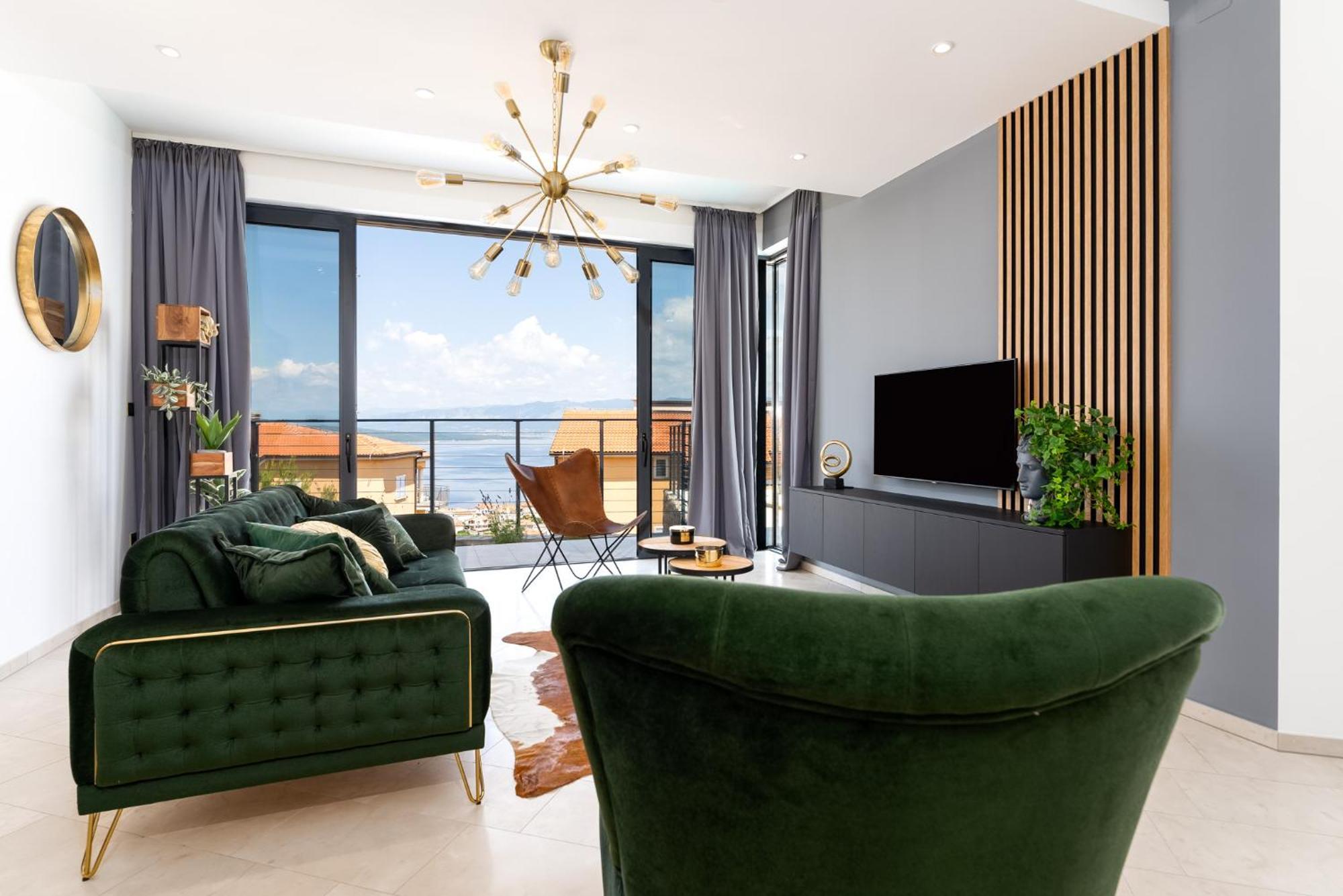 Luxury Verbenico Hills: Seaside Retreat With Pool And Wine Villa
