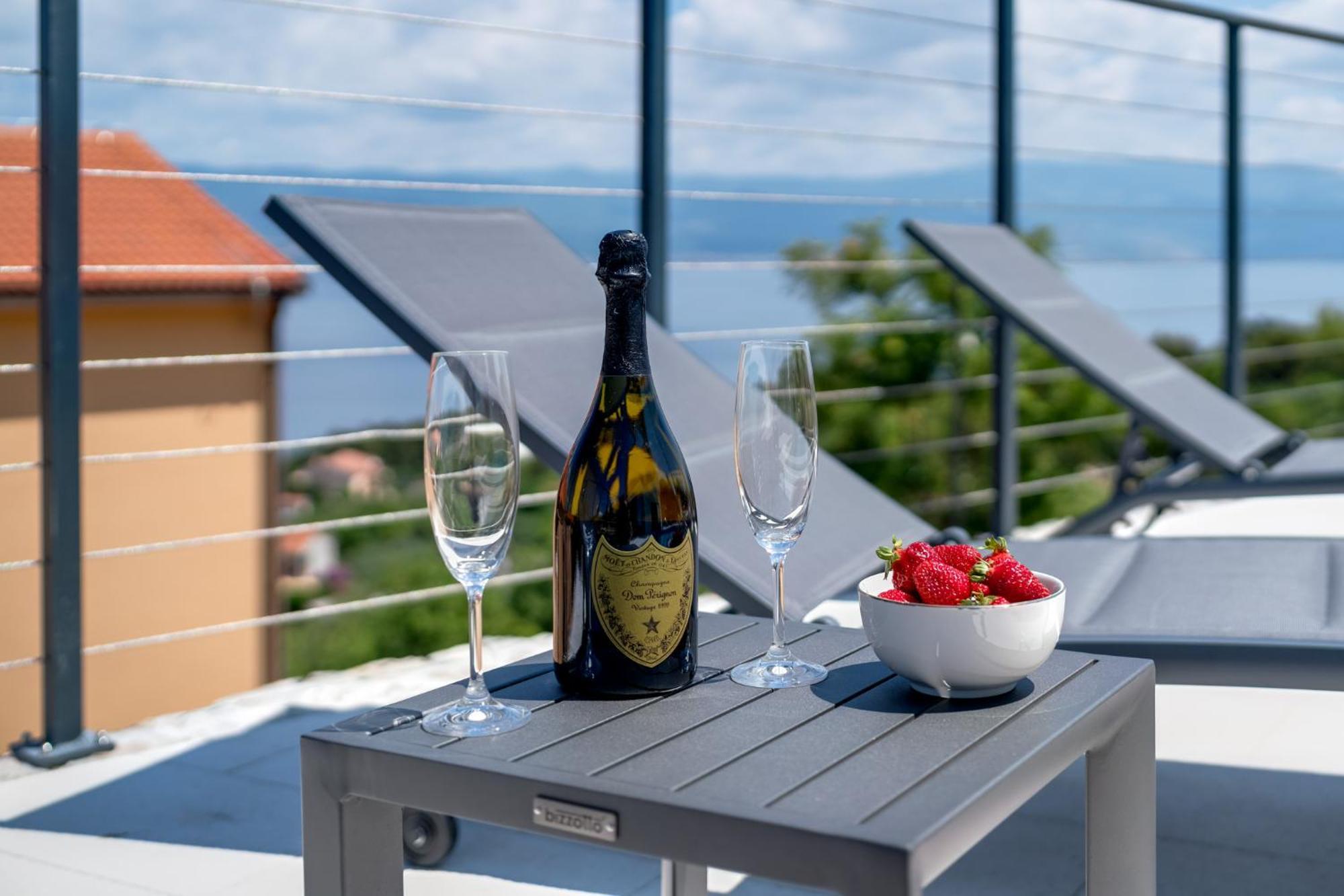 Villa Luxury Verbenico Hills: Seaside Retreat With Pool And Wine Vrbnik