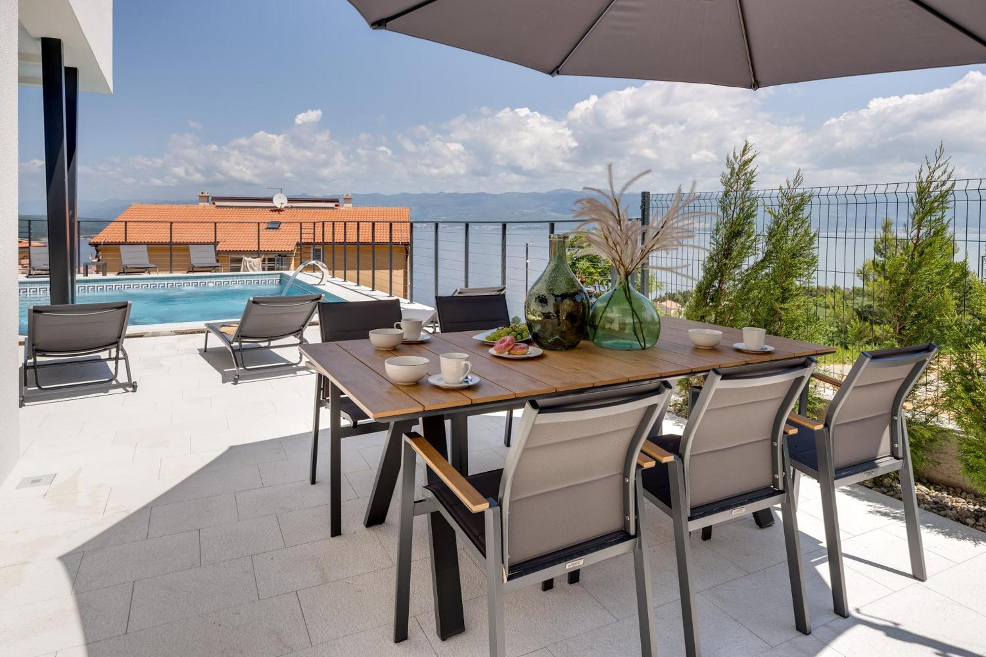 Villa Luxury Verbenico Hills: Seaside Retreat With Pool And Wine *