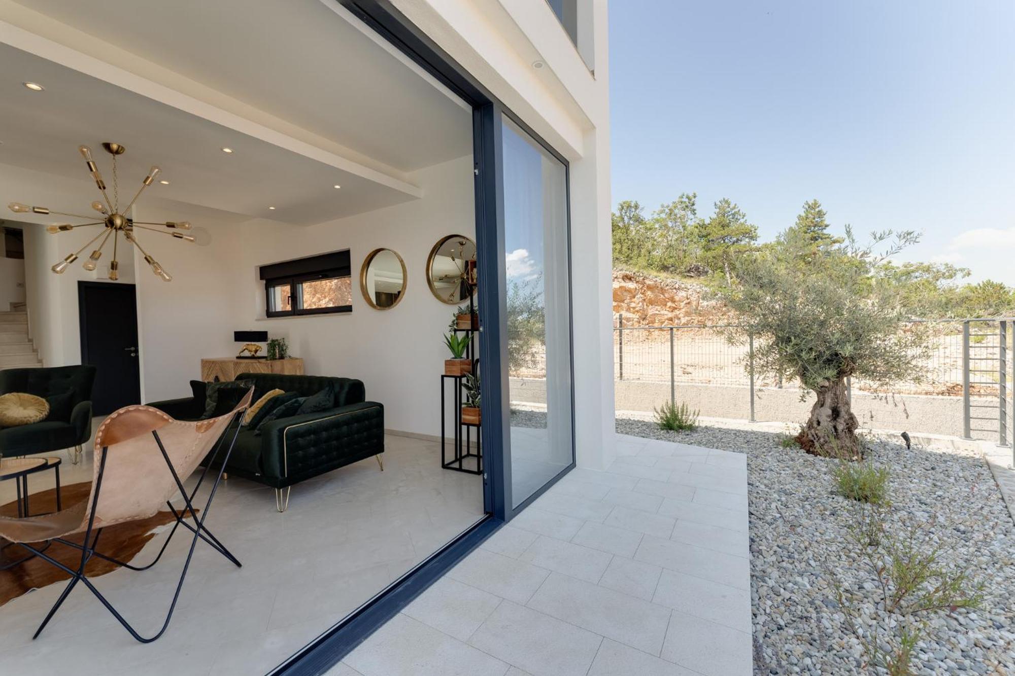 Luxury Verbenico Hills: Seaside Retreat With Pool And Wine Vrbnik